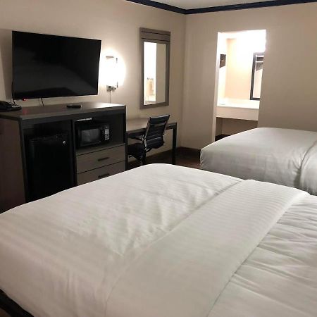 Travelers Inn And Suites Wharton Экстерьер фото