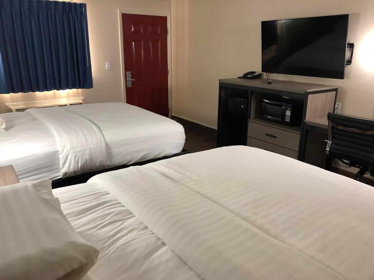 Travelers Inn And Suites Wharton Экстерьер фото