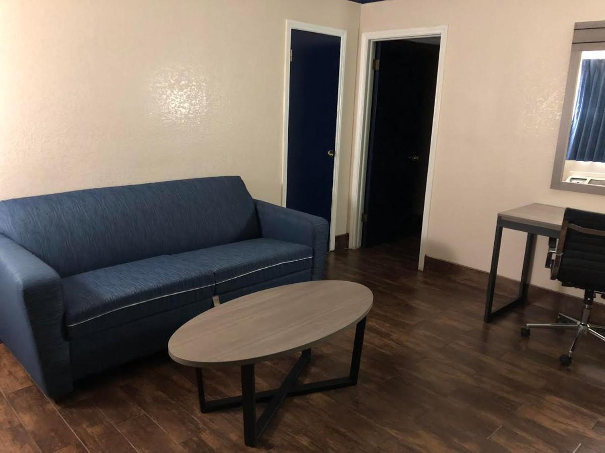 Travelers Inn And Suites Wharton Экстерьер фото
