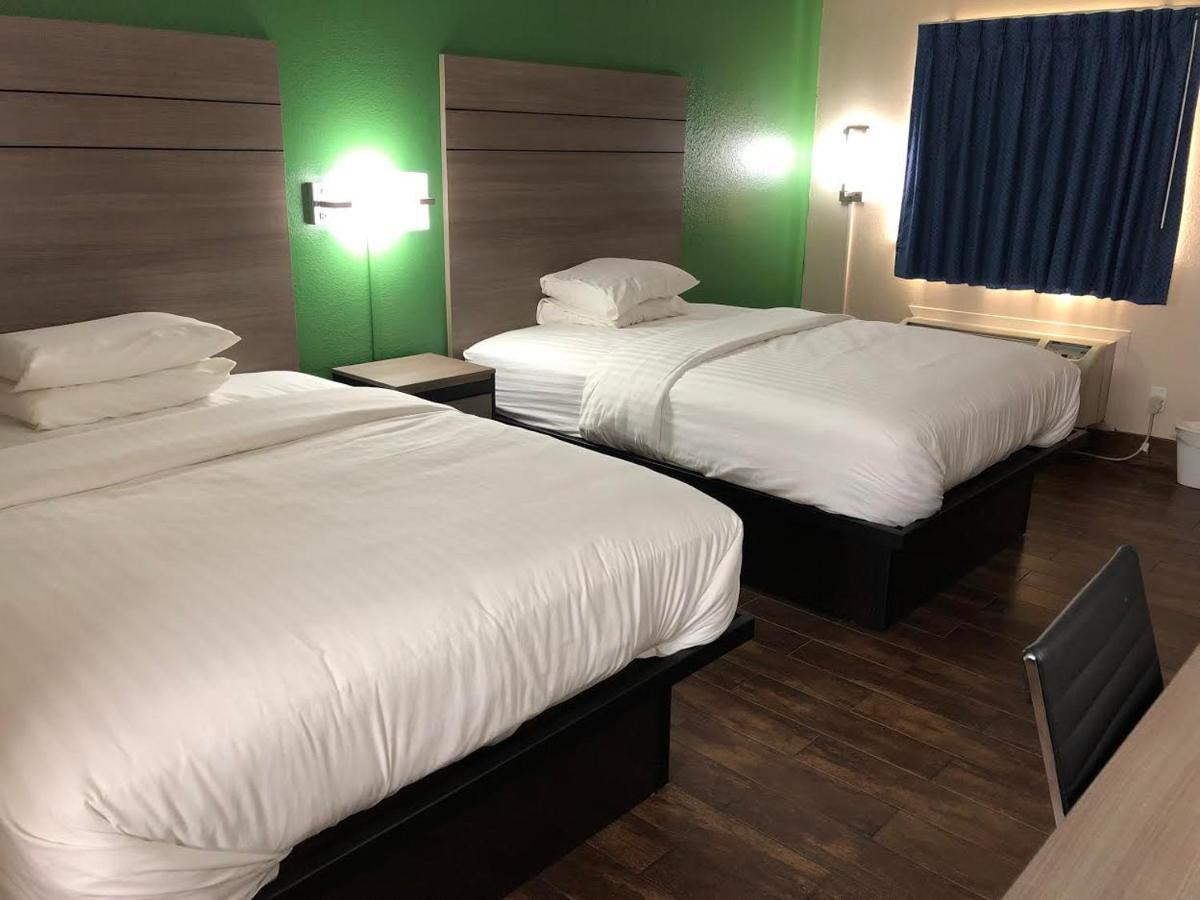 Travelers Inn And Suites Wharton Экстерьер фото